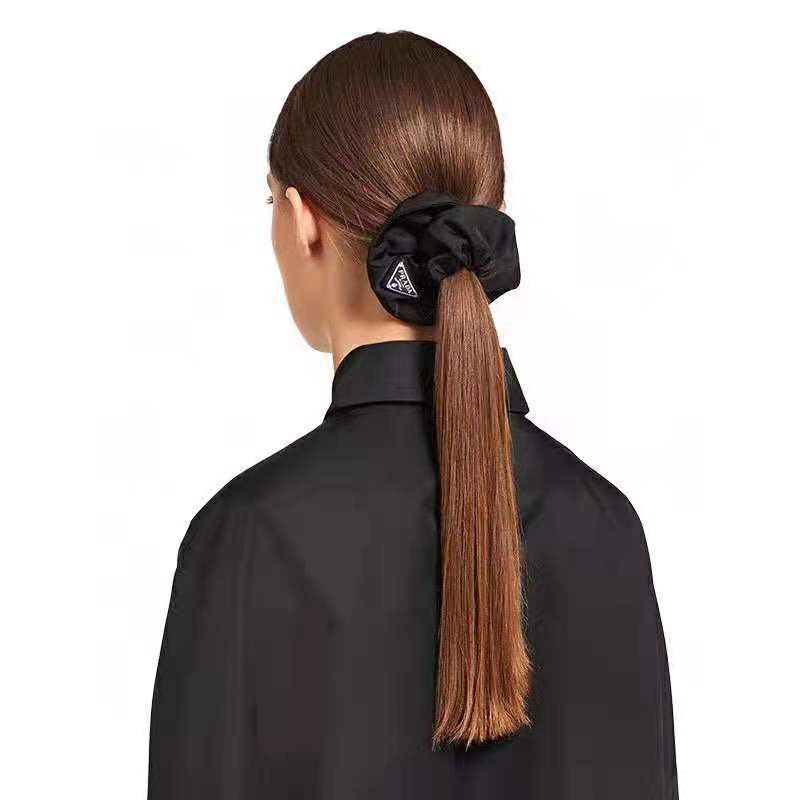 プラダPRADAブランドシュシュ髪飾り黒シンプルな設計飾り人気ナイロン