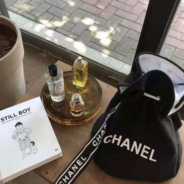 CHANEL シャネル バッグ リュックサック 巾着袋 かわいい 女性 布製 大人気 化粧品バッグ 帯をひく 黒 ファッション シャネル 布バッグ リッシュ 激安 安い