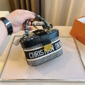 Christian Dior クリスチャンディオール バニティケース   レディース 斜めがけ 軽い  ブランドディオール オブリーク刺繍　プレゼントに 韓国ファッション化粧品ポーチ