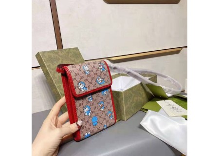 ハイブランド グッチ ドラえもん Galaxy S21ケース バッグ型 AirTag 蝶結び