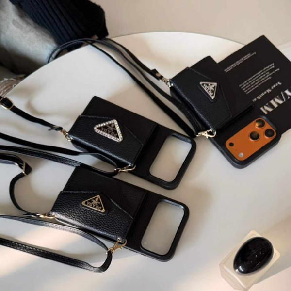 Prada プラダブランドiphone18pro max 17plus 17pro max 16pro 18proケースカバーブランド背面にカード入れ付きiphone18pro 17 pro max 16 15/17pro maxケース 肩掛けジャケット型レディースiphone 18/17/16 pro maxケースブランドパロディーハイブランドアイフォン18pro 18plus 17promax ケース高品質