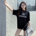 【送料無料】 22年新品 黒白 ブランド シャネル Tシャツ 半袖 トップス 上着 ゆったり カップル向け 個性潮 Chanel ペア 快適 柔らかい 高品質 肌に優しい 綿制 薄い 夏 丸首 