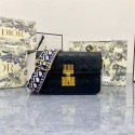 人気Dior ディオールブランドショルダーバッグレディース ファションミニ斜め掛けカバン 収納 肩掛けバッグカジュアルバッグ定番 金色モノグラムブランドバッグ 通勤