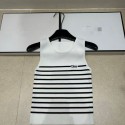 Dior ディオールハイブランドDior ロゴ入り ボーダーリブニットタンクトップ 白・ネイビー 2 色展開 レディースクルーネック横縞ノースリーブ ディオール風ロゴ刺繍ニットキャミソール
