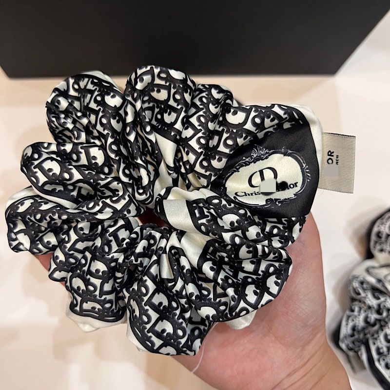 Dior 風 クラシックオブリーク総柄光沢サテンシュシュ CD ロゴラベル付き 大人上品